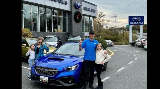 Travis Pastrana saat menjemput mobil buat keluarganya, Subaru WRX [screenshot Instagram courtesy Travis Pastrana].