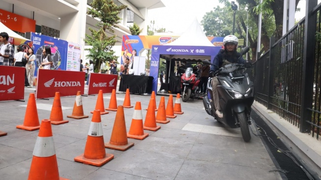 Sepeda Motor Listrik dan Safety Riding: PT WMS Luncurkan Program Panel Surya dan Beasiswa Jakarta-Tangerang