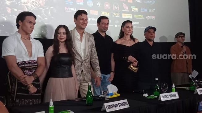 Syuting Film Panggonan Wingit, Luna Maya Ketempelan di Goa Jepang