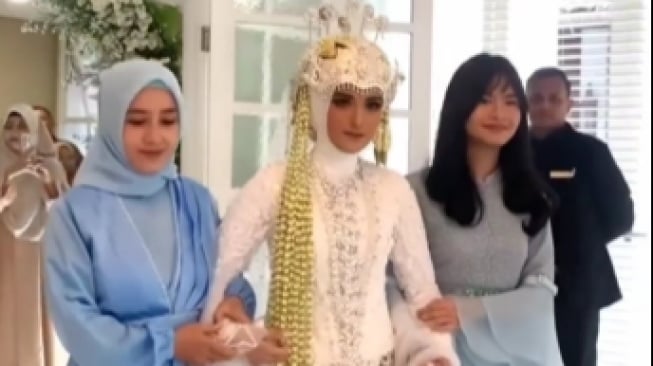 Momen Salshadilla Juwita Dampingi Nadya Mustika Menikah. (Instagram/tw.wedding)