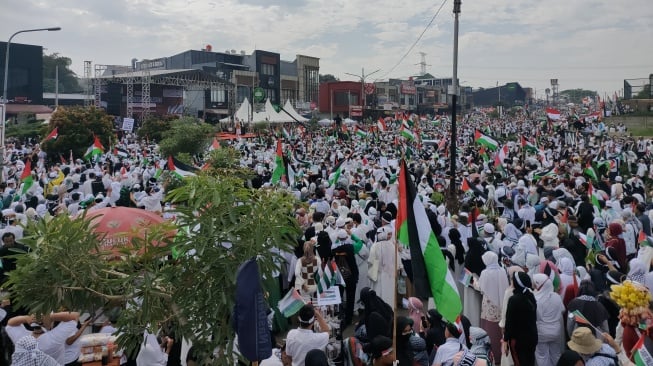 Tidak Ada Celah Sedikitpun, Ribuan Warga Depok Padati Jalan Boulevard GDC Dalam Aksi Damai Bela Palestina