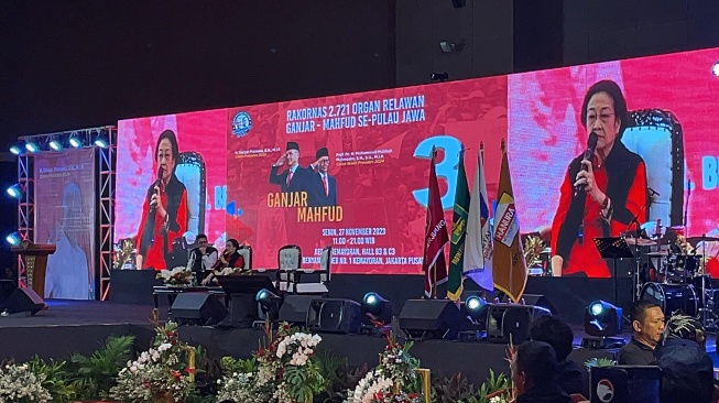 Ketum PDIP Megawati Soekarnoputri meminta ketua organ relawan Ganjar-Mahfud segera memetakan potensi pemilih di lapangan. Arahan tersebut disampaikan di JIExpo Kemayoran, Jakarta, Senin (27/11/2023). [Suara.com/Bagaskara]