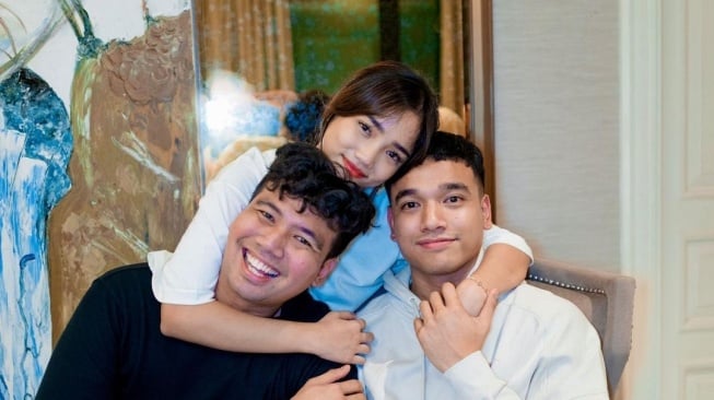 Frans Faisal dan Fadly Faisal di ultah Fuji (Instagram/@fransfaisal_)