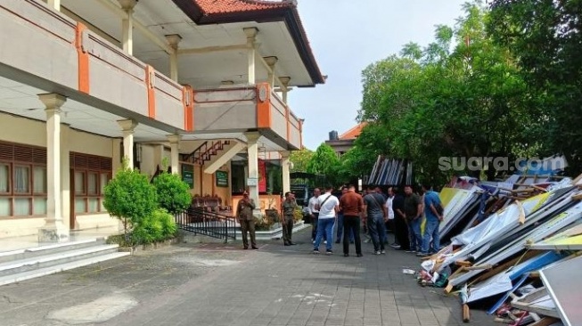 4 Pelaku Penyerang Kantor Satpol PP Kota Denpasar, Ada yang Memukul Dengan Batu