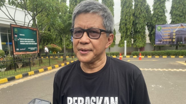 Momen Rocky Gerung Lempar Jaket AMIN: Saya Sudah Ketemu Anies 300 Kali