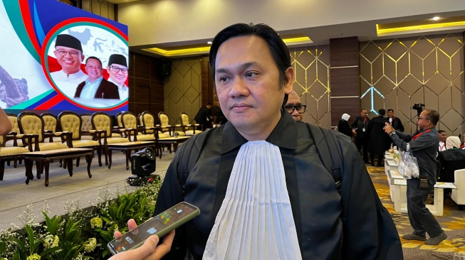 Pengacara Farhat Abbas kini bergabung dengan Tim Hukum Nasional AMIN. [Suara.com/Rakha]