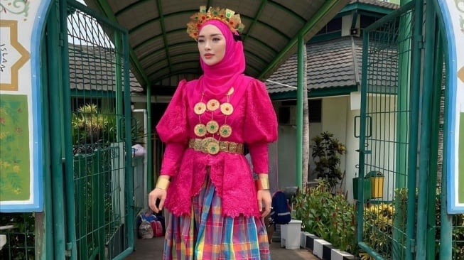 OOTD Zaskia Gotik Kenakan Hijab (Instagram)