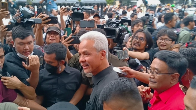 Calon Presiden Ganjar Pranowo saat menghadiri Rakornas Relawan Organ Ganjar-Mahfud di JIExpo Kemayoran, Jakarta pada Senin (27/11/2023). [Suara.com/Bagaskara]