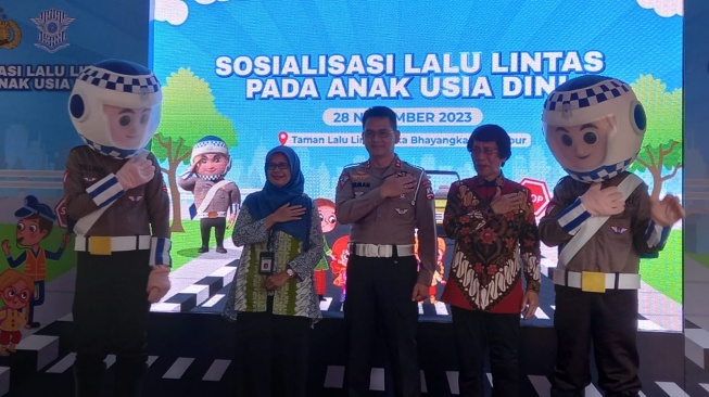 Korlantas dan Himpaudi Melakukan Sosialisasi Lalu Lintas pada Anak Usia Dini di Cibubur