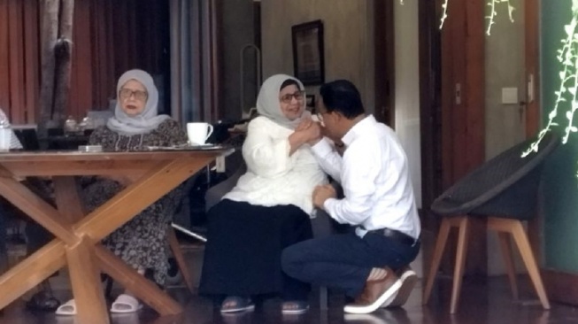 Momen Anies Sungkem Ke Ibu Dan Mertua, Minta Doa Restu Awali Hari Pertama Kampanye