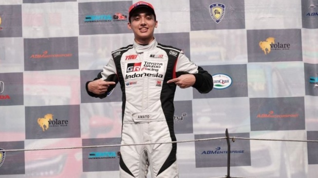 Mahasiswa Fakultas Teknik (FT) Universitas Indonesia (UI) Muhammad Aqsha Aufarahim Amato Rudolph menempati Juara pertama Indonesia Touring Car Race (ITCR) 1200 Seri 6 tahun 2023 [Toyota Indonesia via ANTARA].