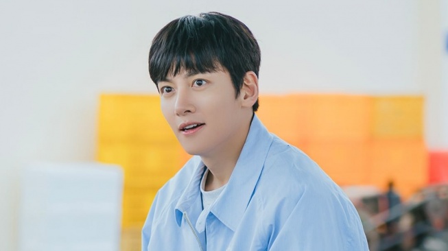 Bakal Tayang di Akhir Pekan Ini, Intip 8 Potret Ji Chang Wook di Welcome to Samdalri