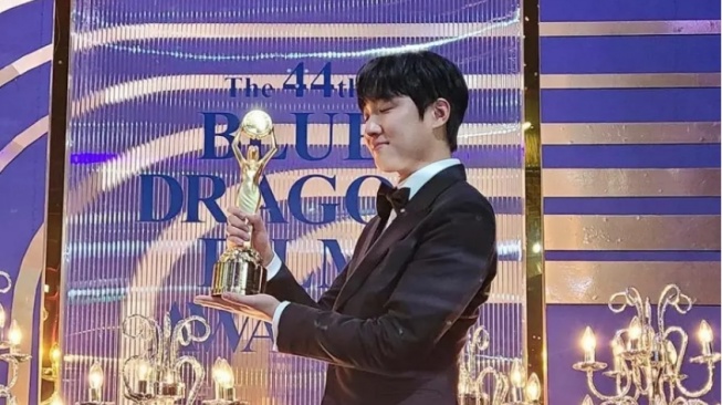 Bikin Kaget, Hong Sa Bin Umumkan Jadwal Wamil Usai Menangkan Best New Actor