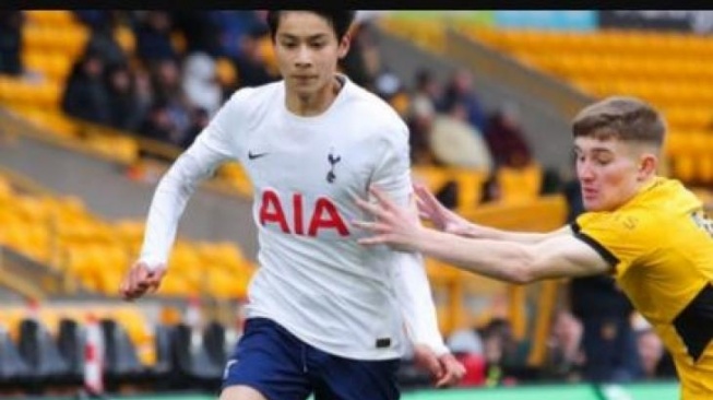 Pemain Tottenham Hotspur, Gabriel Han Willhoft-King memiliki darah Indonesia. (tbrfootball.com)