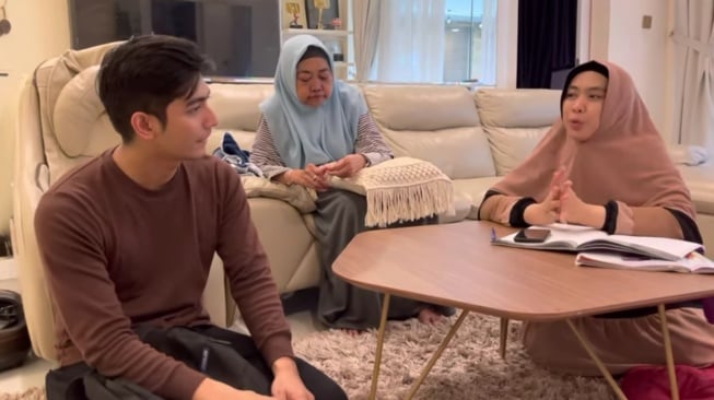 Ria Ricis Diisukan Cerai, Video Oki Setiana Dewi Ogah Salaman dengan Teuku Ryan Viral