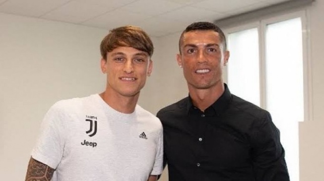 Stefano Beltrame bersama Cristiano Ronaldo.  (Twitter)