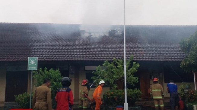 Hujan Deras, Lab komputer dan UKS SMPN 3 Kota Probolinggo Ludes Terbakar