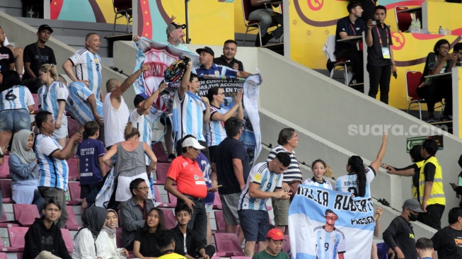 Keramahan, Kenyamanan dan Cerita Puluhan Suporter Argentina Beri Warna Stadion Manahan