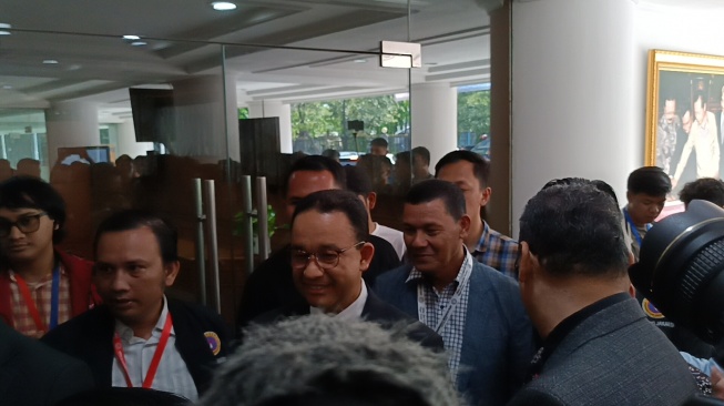 Tiba di GBI Mawar Saron Hadiri Mubes IX PGPI, Anies Baswedan Disambut Pelukan Pendeta Jason