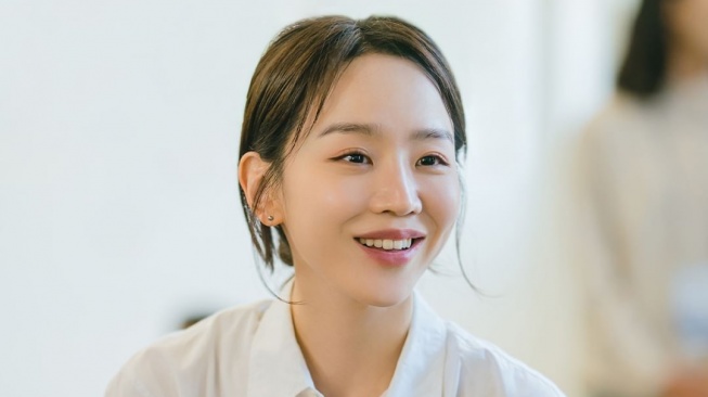 Pesona Shin Hye Sun di Welcome to Samdalri (Instagram/@jtbcdrama)