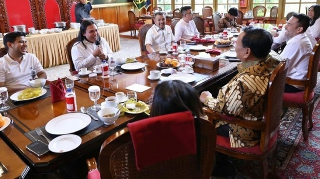 Potret artis makan siang bareng Prabowo (Instagram/@prabowo)