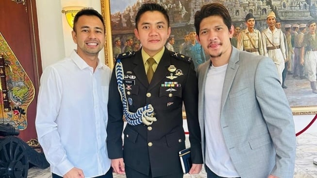 Potret artis makan siang bareng Prabowo (Instagram/@raffinagita1717)