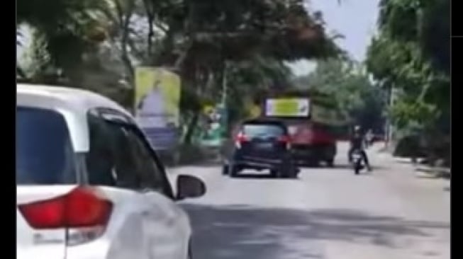 Viral Mobil Kabur Usai Tabrak Lari di Kediri Bikin Geregetan