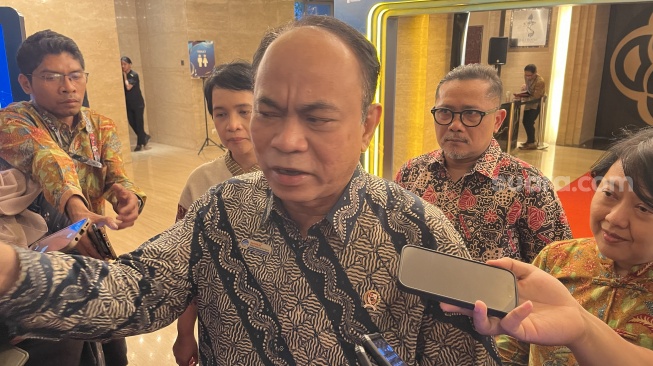 Menkominfo Budi Arie Setiadi saat ditemui di sela-sela acara Anugerah Jurnalistik Kominfo 2023 (AJK) di Hotel Kempinski, Jakarta, Kamis (30/11/2023) malam. [Suara.com/Dicky Prastya]