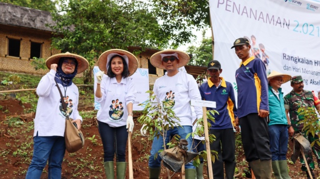 Peringati HMPI Perhutani dan ID Survey Tanam Pohon di Parungpanjang Bogor