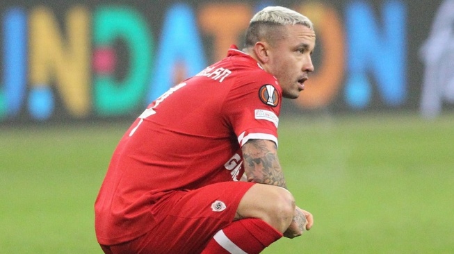 Foto Arsip Radja Nainggolan saat masih memperkuat klub Belgia, Royal Antwerp pada 2021 lalu. [Daniel ROLAND / AFP]