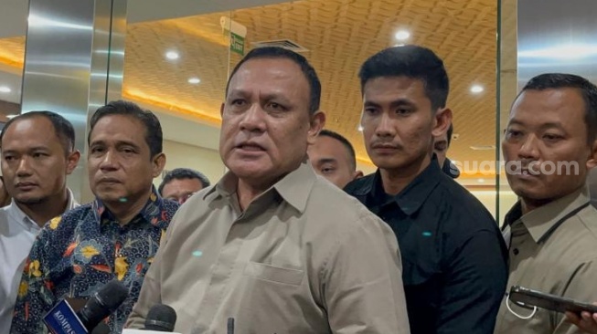 Bareskrim Polri tidak menahan Ketua Komisi Pemberantasan Korupsi (KPK) non-aktif Firli Bahuri usai diperiksa 10 jam terkait kasus pemerasan ke SYL. (Suara.com/M. Yasir)