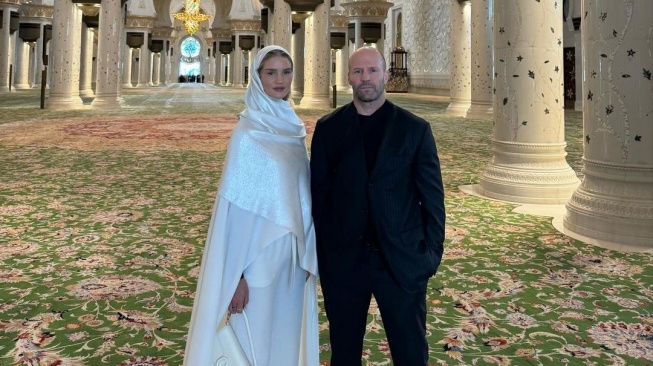 Jason Statham Kunjungi Masjid di Abu Dhabi (Instagram/@jasonstatham)