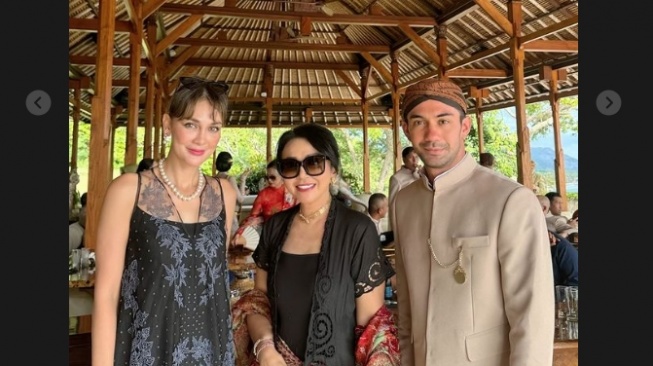 Reza Rahardian dan Luna Maya menghadiri acara pernikahan BCL dan Tiko Aryawardhana (Instagram)