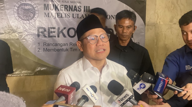 Muhaimin Iskandar alias Cak Imin memberikan keterangan kepada media usai mengikuti Mukernas III MUI di Ancol, Jakarta pada Jumat (1/12/2023). [Suara.com/Faqih]