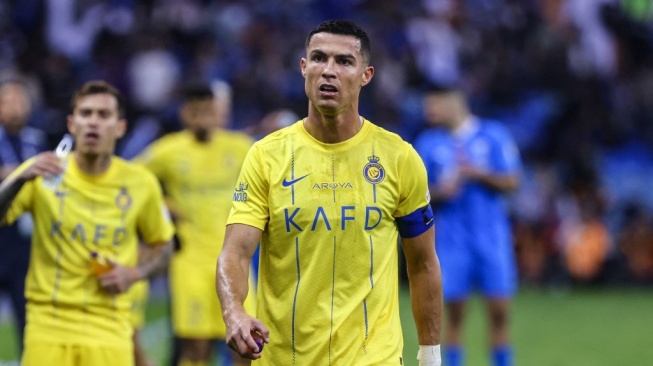 Reaksi penyerang Al Nassr #07 Cristiano Ronaldo selama pertandingan pekan ke-15 Turnamen Arab Saudi 2023-2024 antara Al-Hilal vs Al-Nassr pada Stadion Internasional King Fahd dalam Riyadh pada 1 Desember 2023.Fayez NURELDINE / AFP.
