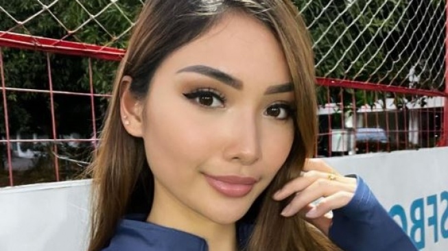 Presenter Cantik di-DM Striker Liga 1, Netizen Menduga Pemain Asing Persija Jakarta