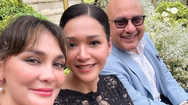 Luna Maya, Maia Estiany, and Irwan Mussry both attended the wedding of Bunga Citra Lestari and Tiko Aryawardhana in Bali, Saturday (2/12/2023).  (Instagram)