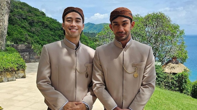 Vidi Aldiano jadi Bride's Man di pernikahan BCL dan Tiko Aryawardahan (Instagram/@vidialdiano)