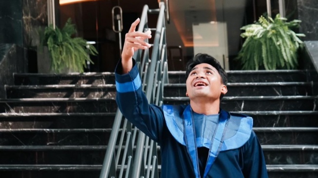 Artis Raih Gelar Sarjana di Tahun 2023 (Instagram/@asnawi_bhr)