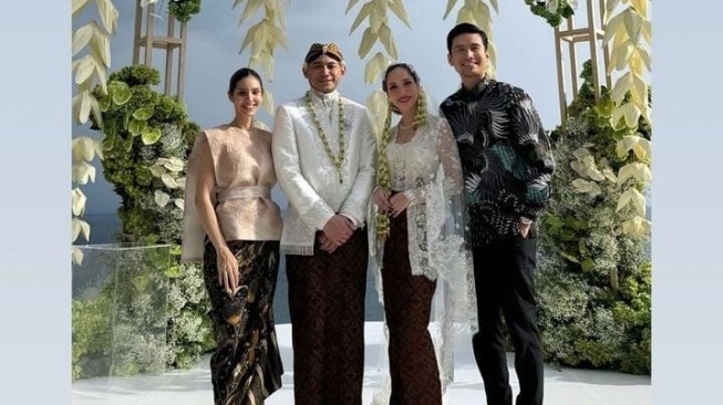 Pakai Batik, Christian Bautista Hadiri Akad dan Nyanyi di Pernikahan BCL dan Tiko Aryawardhana