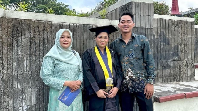 Artis Raih Gelar Sarjana di Tahun 2023 (Instagram/@dilanjaniyar)