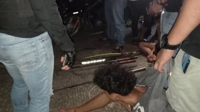 Polisi Gagalkan Tawuran Remaja di Padang, Belasan Remaja-Senjata Tajam Diamankan