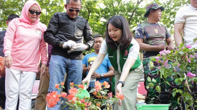 Bersama Produk Kebersihan, Palembang Gotong Royong Dan Bersihkan 5 Lokasi Publik