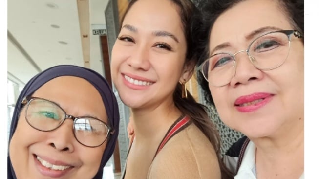 Kini Jadi Mertua BCL, Wajah Ibunda Tiko Aryawardhana Disebut Mirip Dida Sinclair