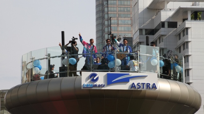 Penampilan RAN di Anjungan Halte Transjakarta Bundaran HI Astra yang kini dihiasi hasil karya kolaborasi Astra dan seniman Yessiow [Astra]