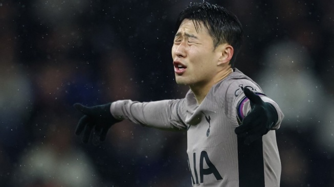 Reaksi striker Tottenham Hotspur asal Korea Selatan #07 Son Heung-Min selama pertandingan pekan ke-14 Liga Inggris 2023-2024 antara Manchester City vs Tottenham Hotspur di Stadion Etihad di Manchester, barat laut Inggris, pada 3 Desember 2023.Darren Staples / AFP.