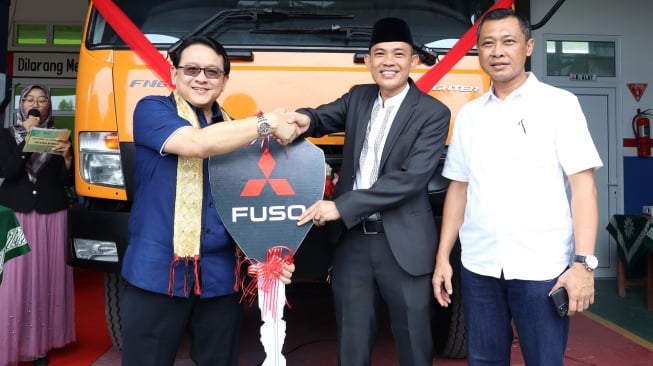 KTB Donasikan Mitsubishi Fuso Fighter X Euro 4 untuk SMK Muhammadiyah Tumijajar