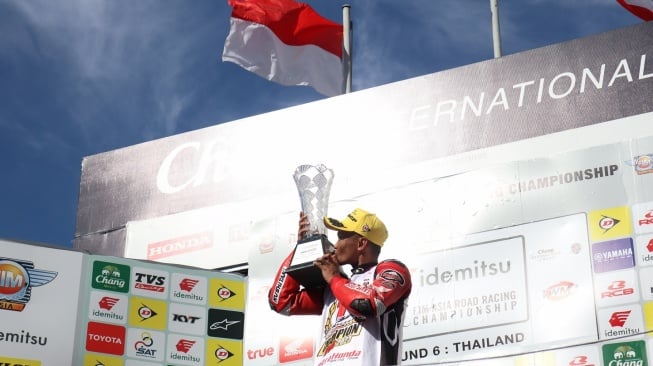 Pembalap Astra Honda Rheza Danica Ahrens berhasil menjadi juara ARRC musim 2023 kelas AP250 pada seri terakhir yang diselenggarakanan di Chang International Circuit, Buriram, Thailand (13/2/2023) [PT AHM].