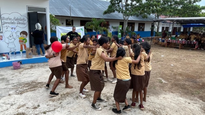 Cerdaskan Anak Bangsa Lewat Aksi Sosial Bangun Perpustakaan di SMP Wee Wella, NTT