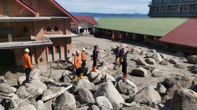 200 Warga Mengungsi Akibat Banjir Bandang Longsor Di Humbahas 10 Orang Masih Hilang 3305